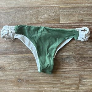 Frankie’s Bikinis Reversible Cheeky Bikini Bottoms - size M